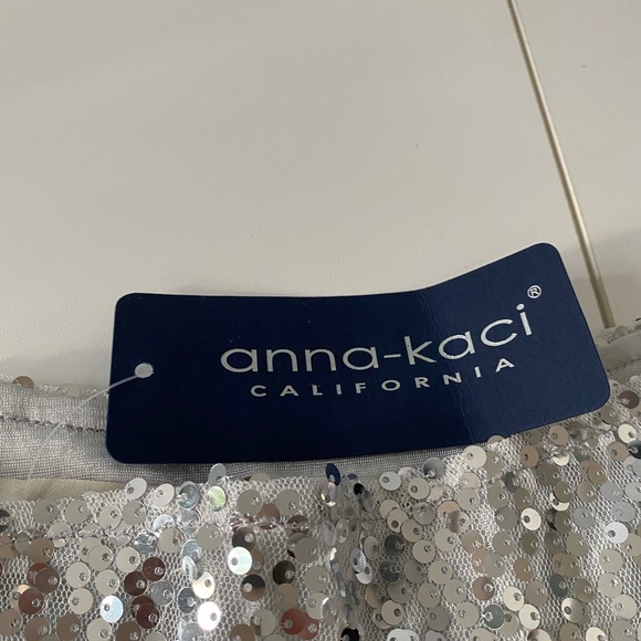 Anna Kaci Silver Sequin Off the Shoulder Sequin Top - Size XL - Picture 2 of 4